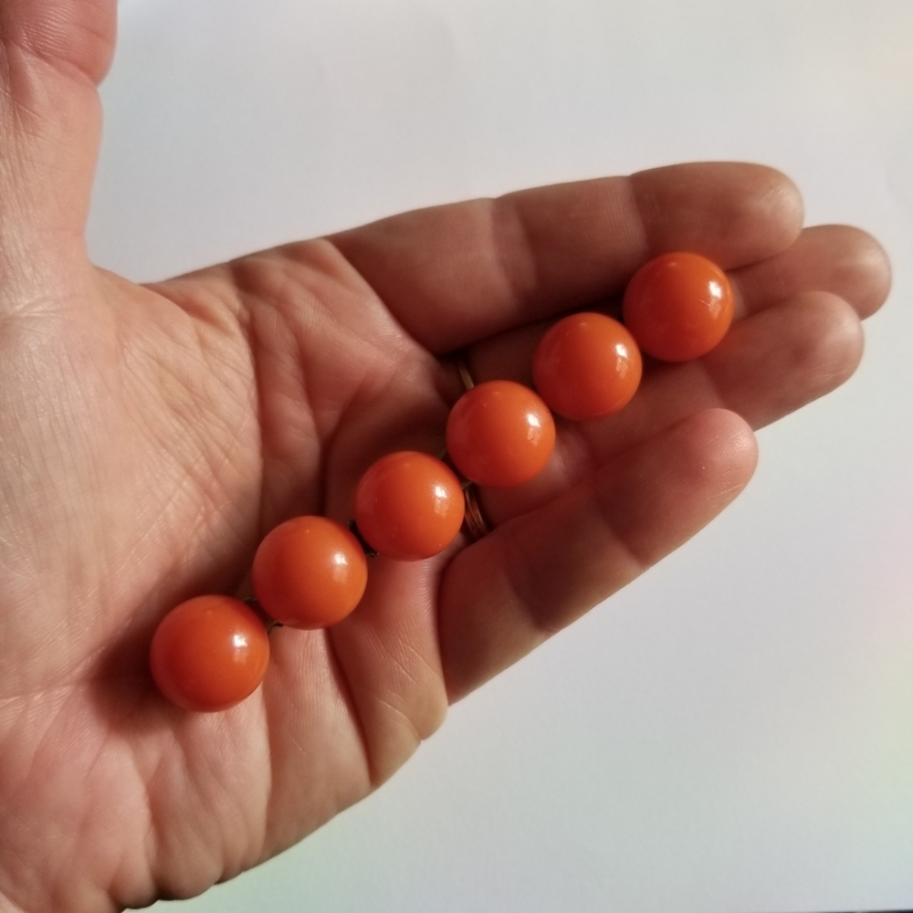 Relisted -Vintage Bakelite ball brooch orange tested row - Picture 1 of 11